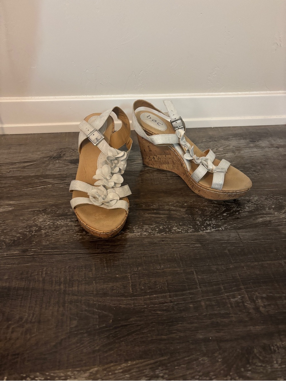 b.o.c. White Floral Cork Wedge Sandals‎